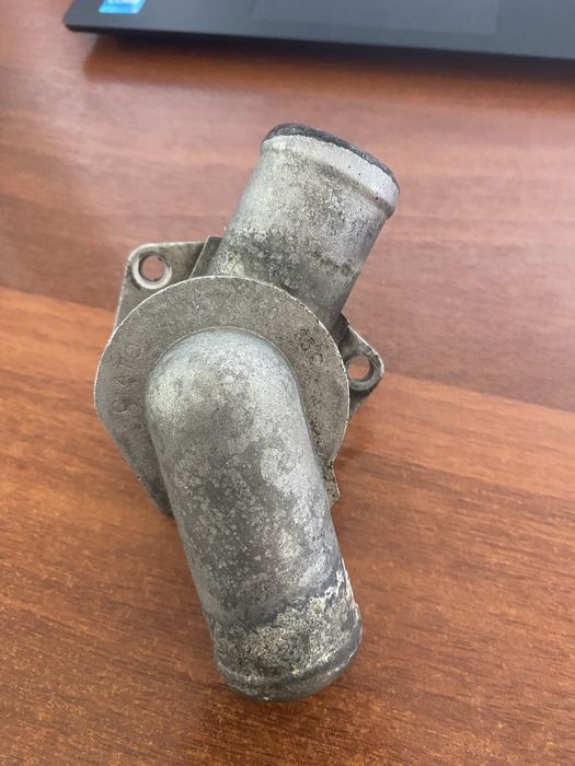 Продам теромостат на приору