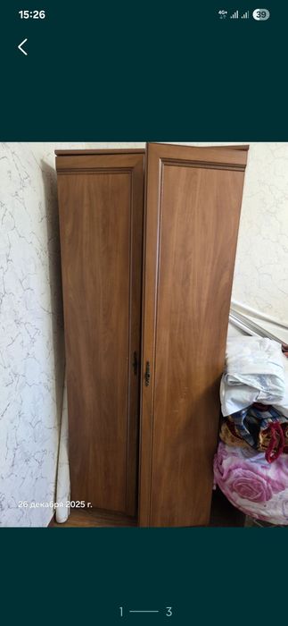 Шкаф плательный коричневый