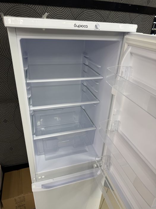 Продам холодильник (почти новый)