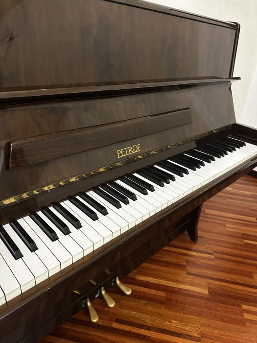 Пианино Petroff в отличном состоянии