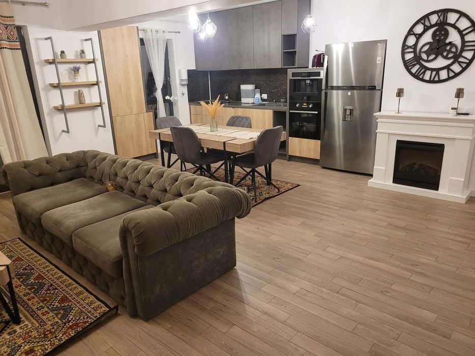 Închiriez apartament cu 3 camere în bloc nou