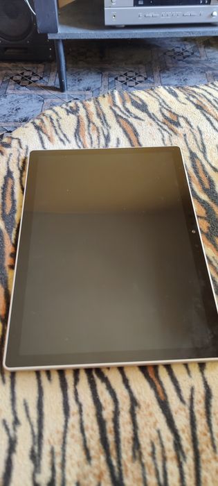 Продавам Microsoft book 3 32GB 1TB