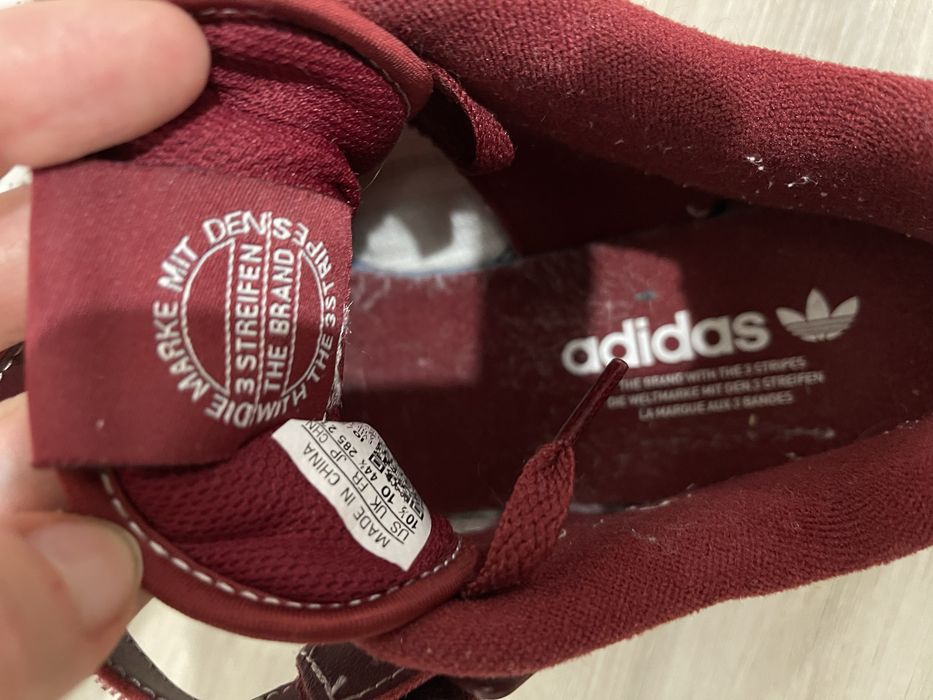 Фирменные кроссовки Адидас