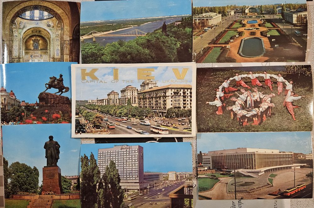 Колекционерски комунистически картички: СССР, НРБ. Не са надписани.