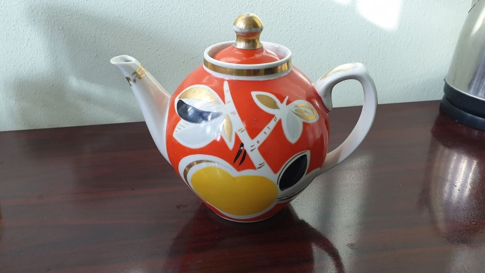 Чойник, Антиквар, 70 йиллик