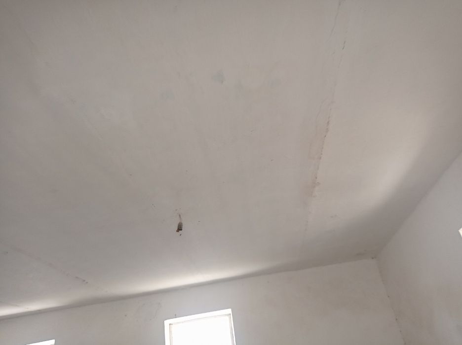 6m  lik plita Sotiladi  atrofidagi pishgan g'ishtlxam sotiladi