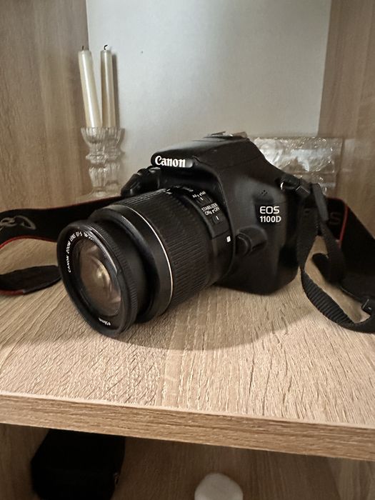 зеркальный фотоаппарат.