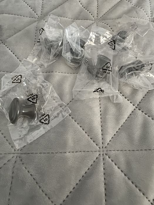 Сиви дръжки за мебели от IKEA