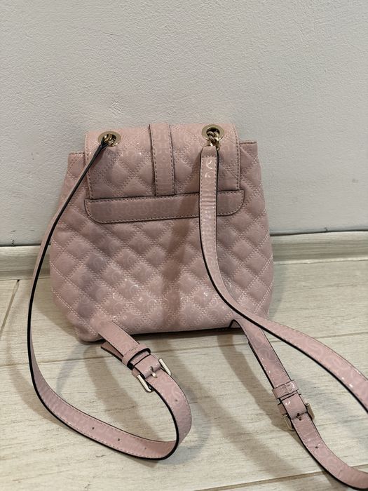 Дамска раница Guess