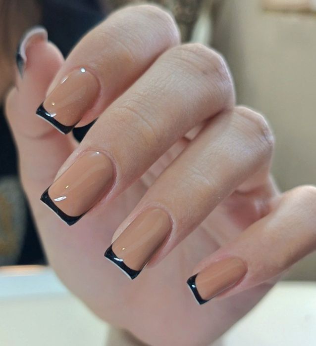 Маникюр, педикюр, наращивание ногтей