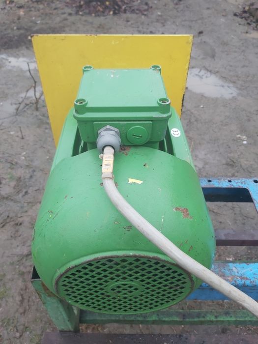 De vânzare motoare electrice La 3.80