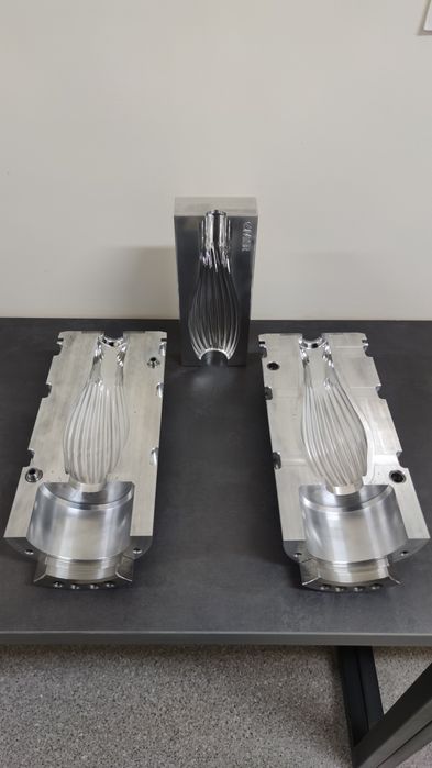 Изготовление бутылок по индивидуальному заказу с логотипом бренда