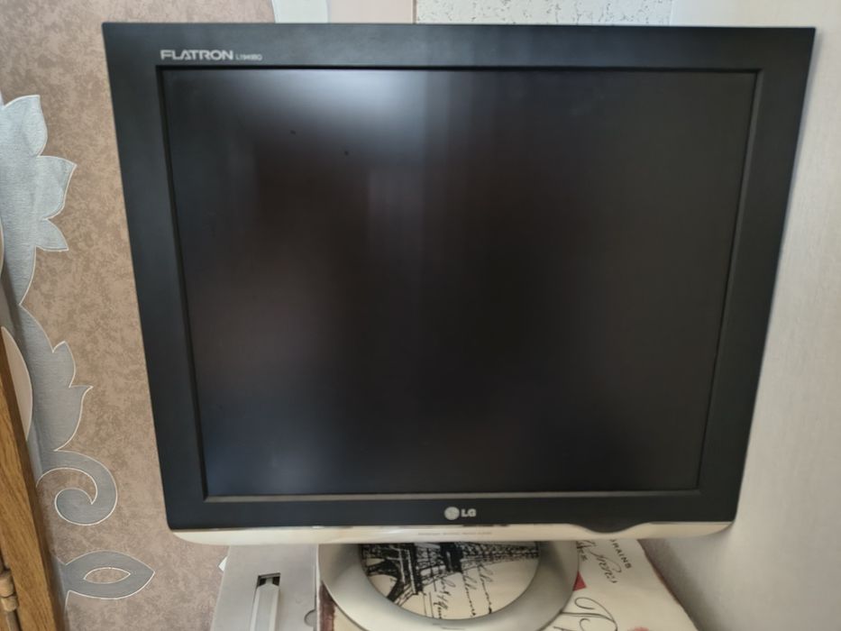 Монитор LG  Flatron L1940BQ