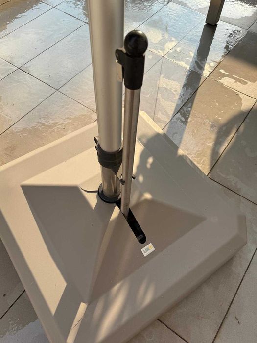 Vând umbrelă de grădină/terasă