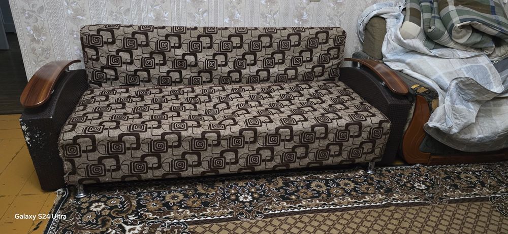 Диван раскладной  в хорошем состоянии