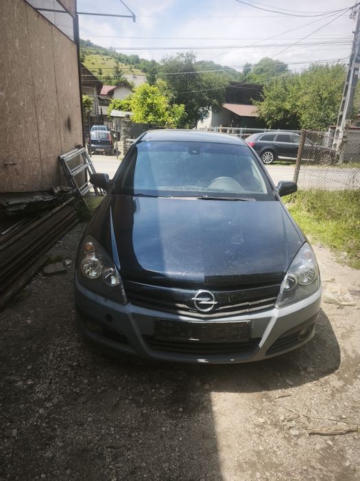 Dezmembrez Opel Astra H