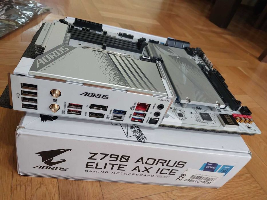 Intel Core i9 13900 + Gigabyte Z790 Aorus Elite AX ICE Wi-Fi DDR5