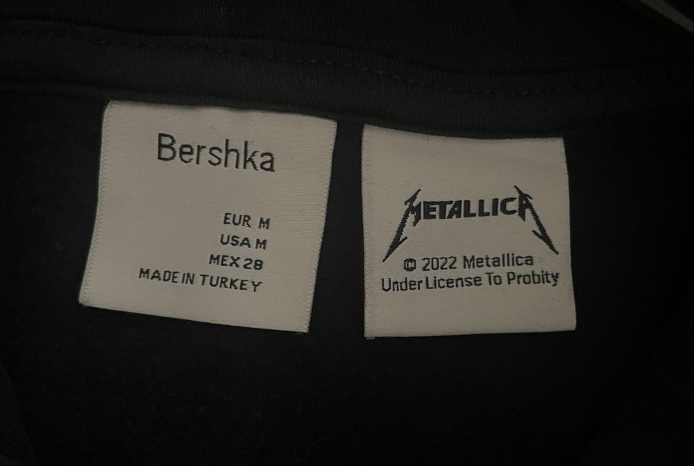 КАТО НОВО! Metallica Authentic Hoodie, Bershka, M