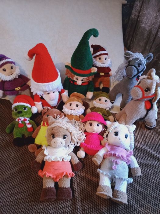 Продам мягкие вязанные игрушки