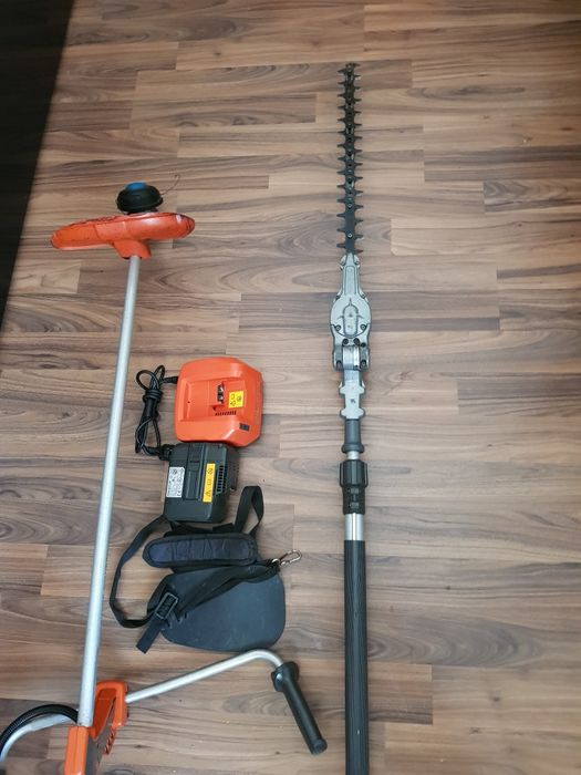 Set Husqvarna motocoasa 536LiRX și foarfecă de tuns gard viu  telescopica  4,5 m husqvarna  520iHT4