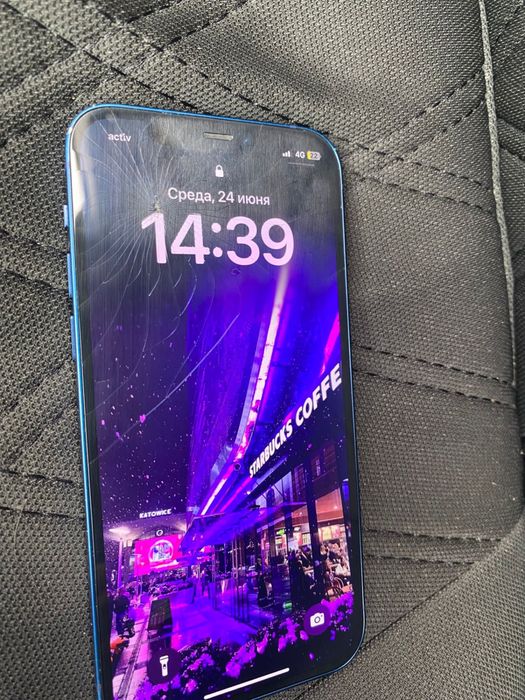 Айфон 12,64 Gb ,с коробкой