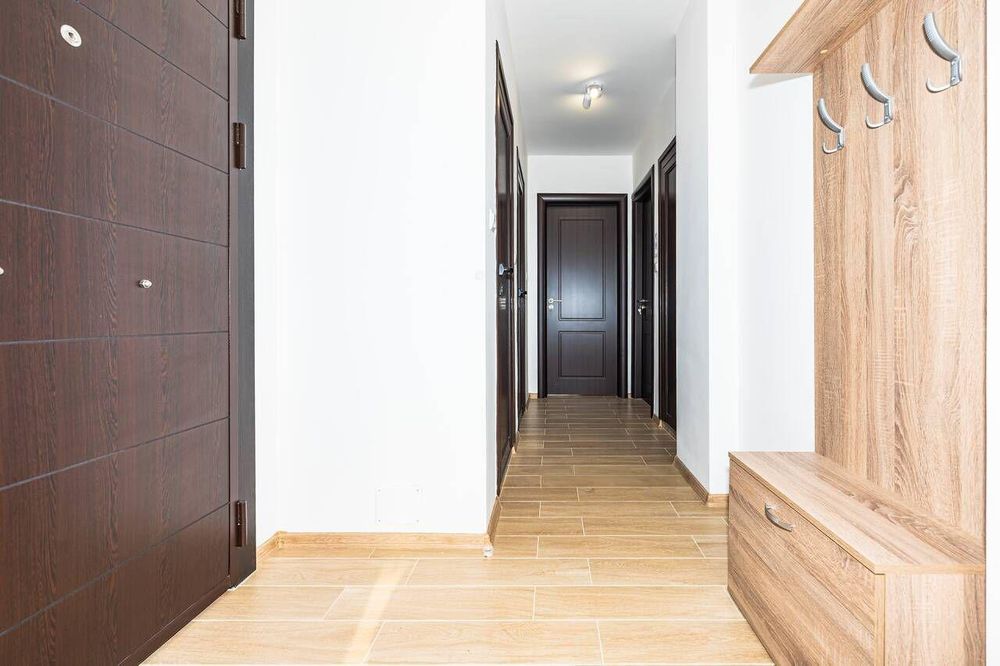 Тристаен апартамент под наем в Център