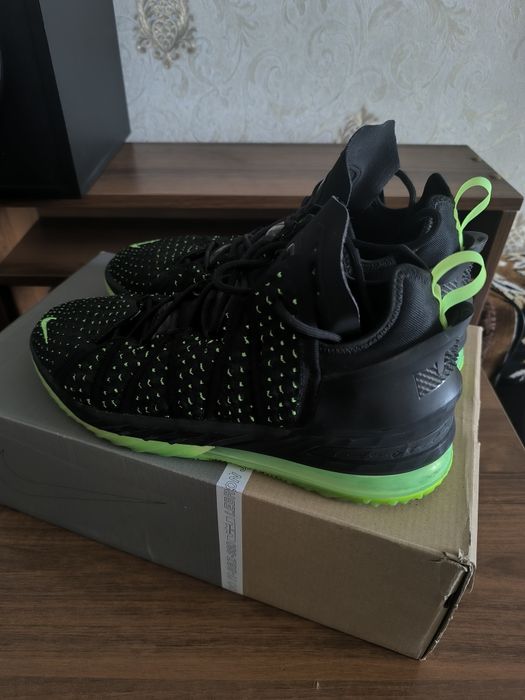 Nike Lebron XVIII EP
