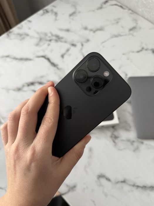 Продам айфон 14 про