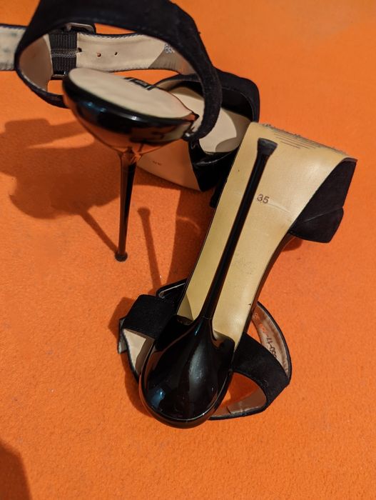 Продам босоножки BASCONI