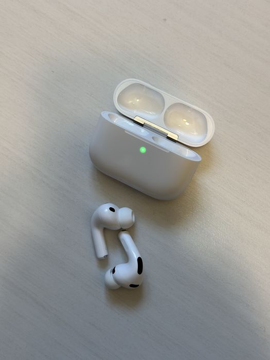 Apple AirPods Pro 3 (Pachet complet cu cutie și accesorii)