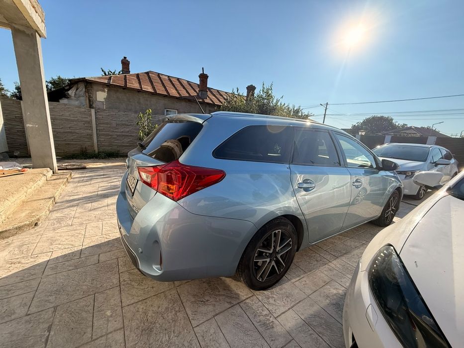 Toyota Auris hybrid 2014