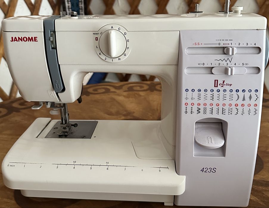 Швейная машина Janome
