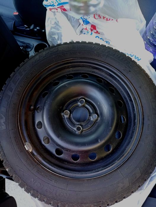 4 бр. (комплект) зимни гуми с джанти - 185/60 R 15.   Voyager.