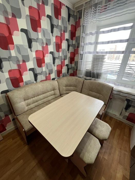 Продается куханный уголок. Стол стулья