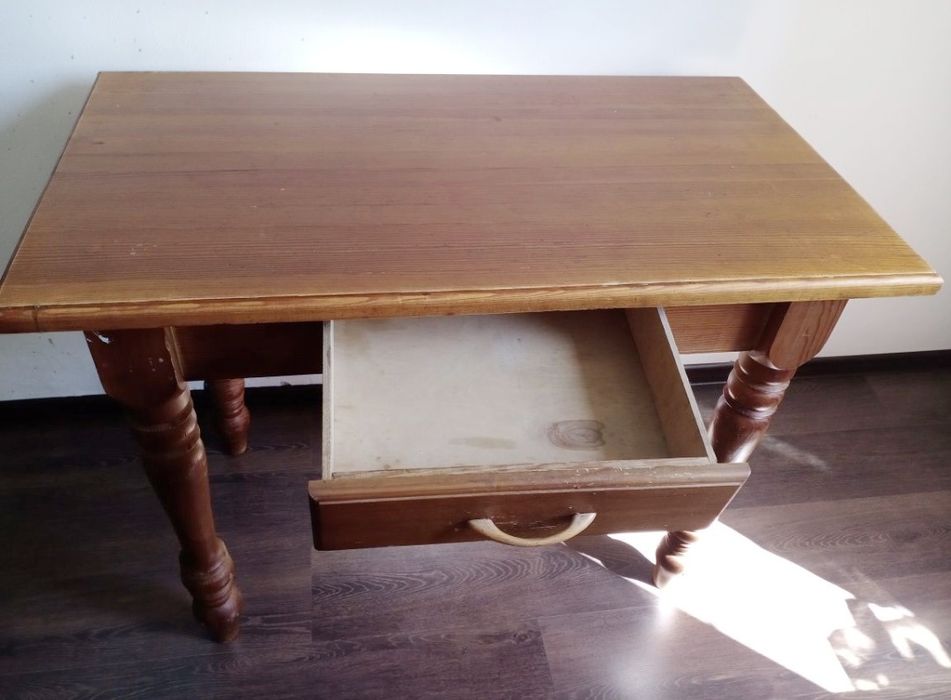 Продам стол дубовый