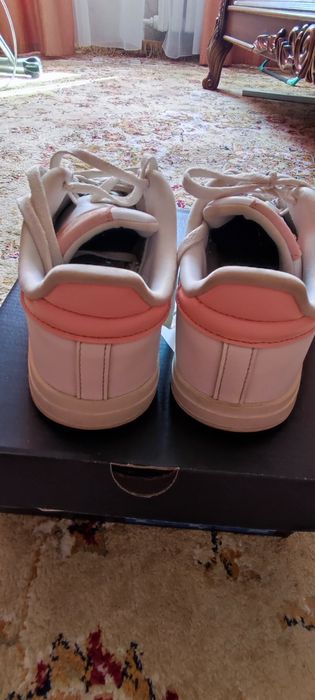 Женские кроссовки Adidas