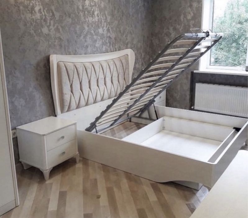 Продам спальный гарнитур