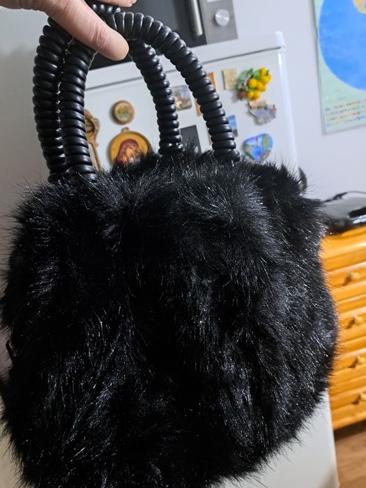 Нова дамска пухена чанта с лъскави нишки