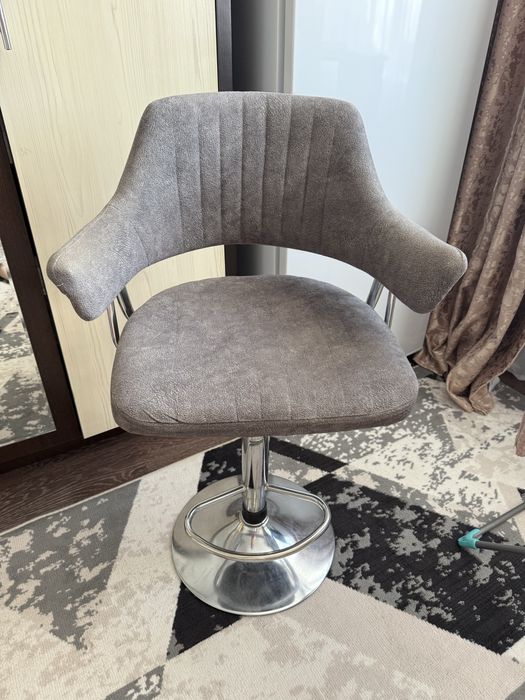 Продам стул серый