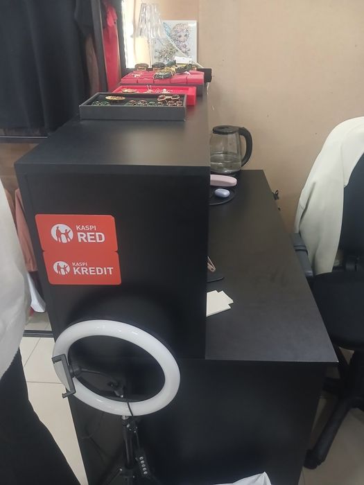 Шкаф белый с подцветкой