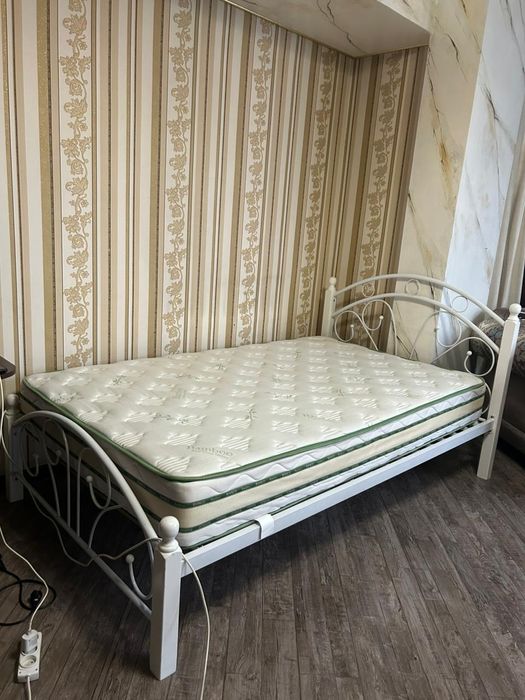 Продам отличный Кровать