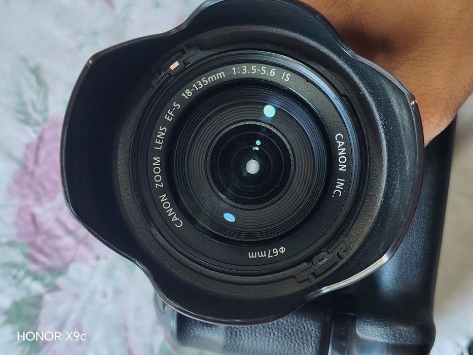Canon 60D Sotiladi 230 $
