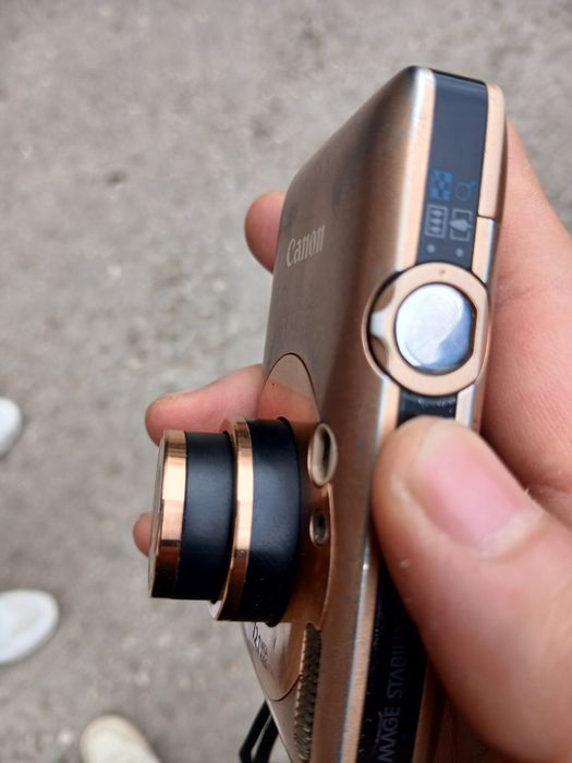 Винтажный фотоаппарат Canon Digital IXUS 100 IS