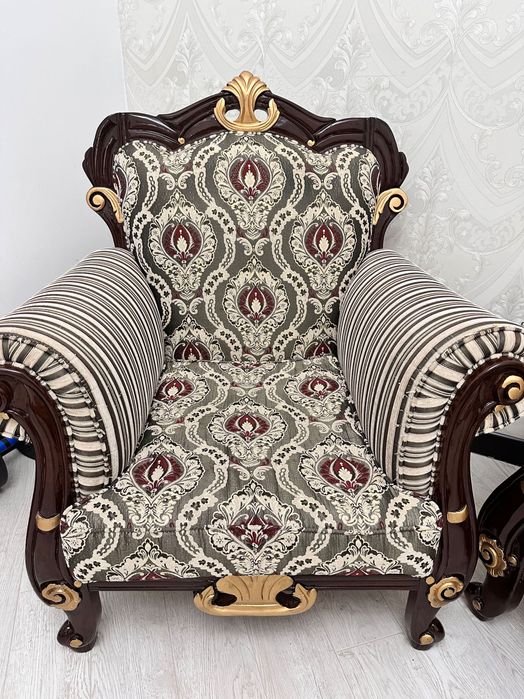 Мягкий уголок ( диван и два кресла)