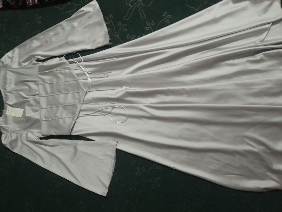 Bazmlar va ko'chaga ko'ylak, adrasiviy matodan, yangi