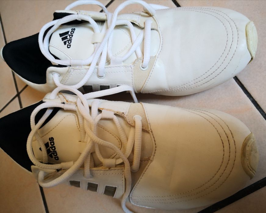 Vând adidas kasoto