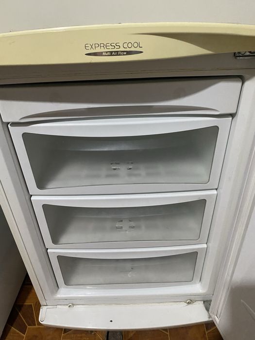 Продам холодильник