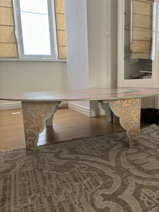 Стол круглый с ножками