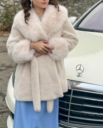 Искуственная белая шуба