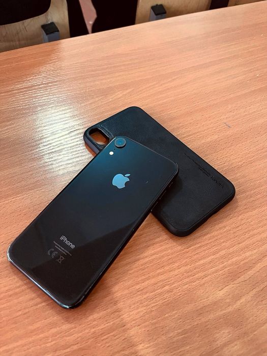 Продам iPhone XR